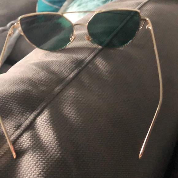 Pink and Gold Fashion Sunglasses - Picture 3 of 3